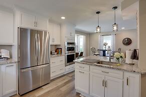 Welcoming Willoughby Home: 1 Mi to Historic Dtwn