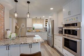 Welcoming Willoughby Home: 1 Mi to Historic Dtwn