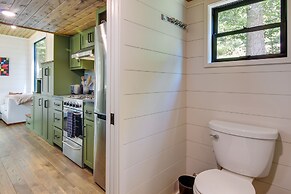 Upscale + Modern Tiny Cabin on Cane River!