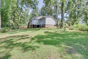 Charming Seneca Home - 3 Mi to Memorial Stadium!