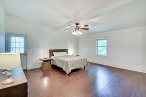 Charming Seneca Home - 3 Mi to Memorial Stadium!