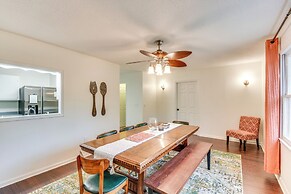 Charming Seneca Home - 3 Mi to Memorial Stadium!