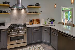 South Carolina Retreat w/ Fireplace & Lake Access!