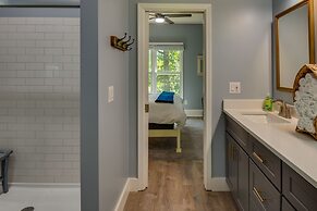 South Carolina Retreat w/ Fireplace & Lake Access!