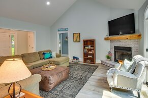 South Carolina Retreat w/ Fireplace & Lake Access!