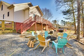 South Carolina Retreat w/ Fireplace & Lake Access!