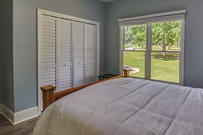 South Carolina Retreat w/ Fireplace & Lake Access!