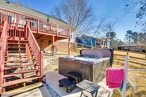 South Carolina Retreat w/ Fireplace & Lake Access!