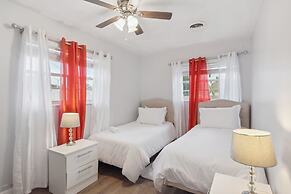 Patio + Yard: Family-friendly Miami Oasis!