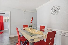 Patio + Yard: Family-friendly Miami Oasis!