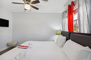 Patio + Yard: Family-friendly Miami Oasis!