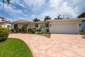 Patio + Yard: Family-friendly Miami Oasis!