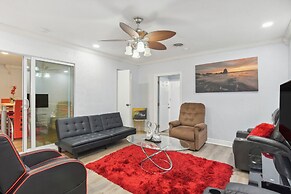 Patio + Yard: Family-friendly Miami Oasis!