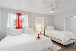 Patio + Yard: Family-friendly Miami Oasis!