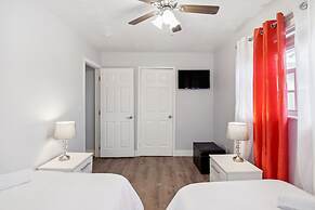 Patio + Yard: Family-friendly Miami Oasis!