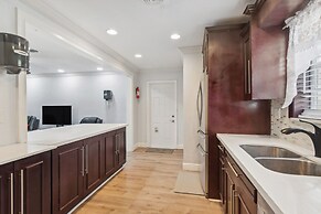 Patio + Yard: Family-friendly Miami Oasis!