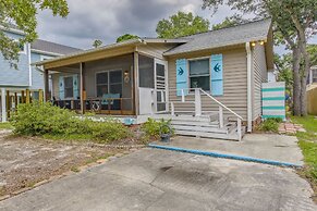 Dog-friendly Oak Island Rental - 1 Mi to Beach!