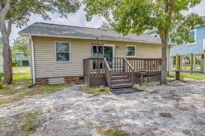Dog-friendly Oak Island Rental - 1 Mi to Beach!