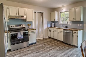 Dog-friendly Oak Island Rental - 1 Mi to Beach!