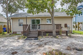 Dog-friendly Oak Island Rental - 1 Mi to Beach!