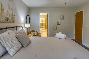 Dog-friendly Oak Island Rental - 1 Mi to Beach!