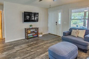 Dog-friendly Oak Island Rental - 1 Mi to Beach!