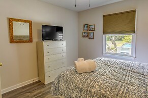 Dog-friendly Oak Island Rental - 1 Mi to Beach!