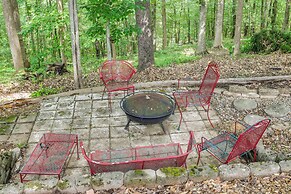 Pet-friendly Byrdstown Cabin w/ Fire Pit & Porch!