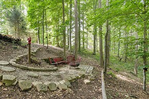 Pet-friendly Byrdstown Cabin w/ Fire Pit & Porch!