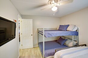 Bright Byrdstown Home w/ Views of Dale Hollow Lake