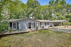 Bright Byrdstown Home w/ Views of Dale Hollow Lake