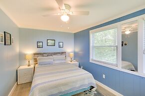 Bright Byrdstown Home w/ Views of Dale Hollow Lake