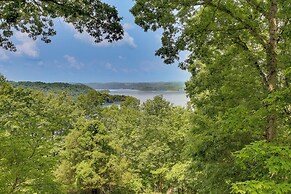 Bright Byrdstown Home w/ Views of Dale Hollow Lake