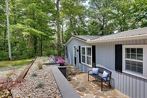 Bright Byrdstown Home w/ Views of Dale Hollow Lake