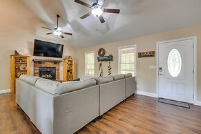 Cozy Tennessee Lake House w/ Grill & Fire Pit!