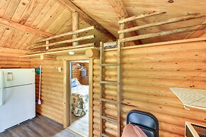 Cozy Farm Cabin - 9 Mi to Trout Creek!