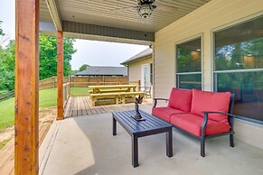 Waterfront Getaway w/ Patio on the White River!