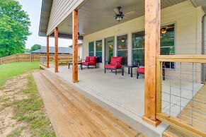 Waterfront Getaway w/ Patio on the White River!
