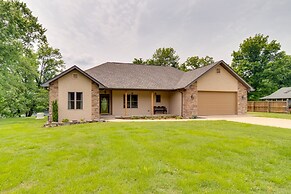 Waterfront Getaway w/ Patio on the White River!