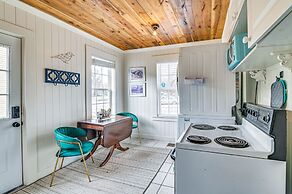 Charming Abode ~ 2 Mi to Mississippi State Campus!