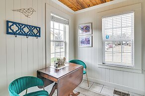 Charming Abode ~ 2 Mi to Mississippi State Campus!