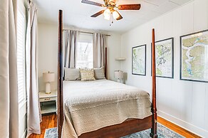 Charming Abode ~ 2 Mi to Mississippi State Campus!