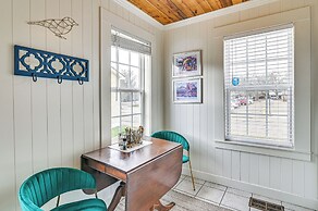 Charming Abode ~ 2 Mi to Mississippi State Campus!
