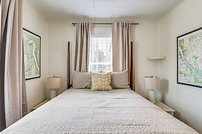 Charming Abode ~ 2 Mi to Mississippi State Campus!