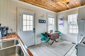 Charming Abode ~ 2 Mi to Mississippi State Campus!