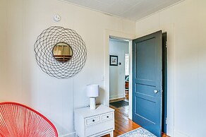 Charming Abode ~ 2 Mi to Mississippi State Campus!