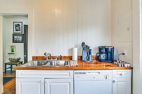 Charming Abode ~ 2 Mi to Mississippi State Campus!
