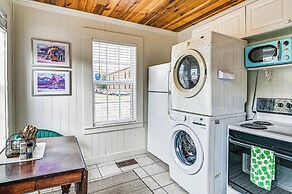 Charming Abode ~ 2 Mi to Mississippi State Campus!