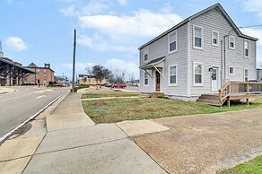Charming Abode ~ 2 Mi to Mississippi State Campus!