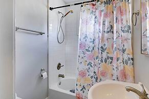 Cozy Starkville Apartment: Walk to Main Street!